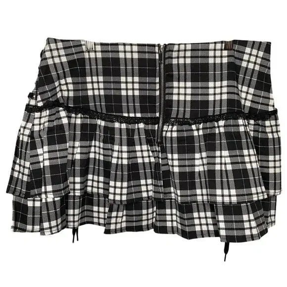 Dolls Kill Widow Pleated Plaid Skirt White Black Plus Size 1X NWT - Picture 5 of 10
